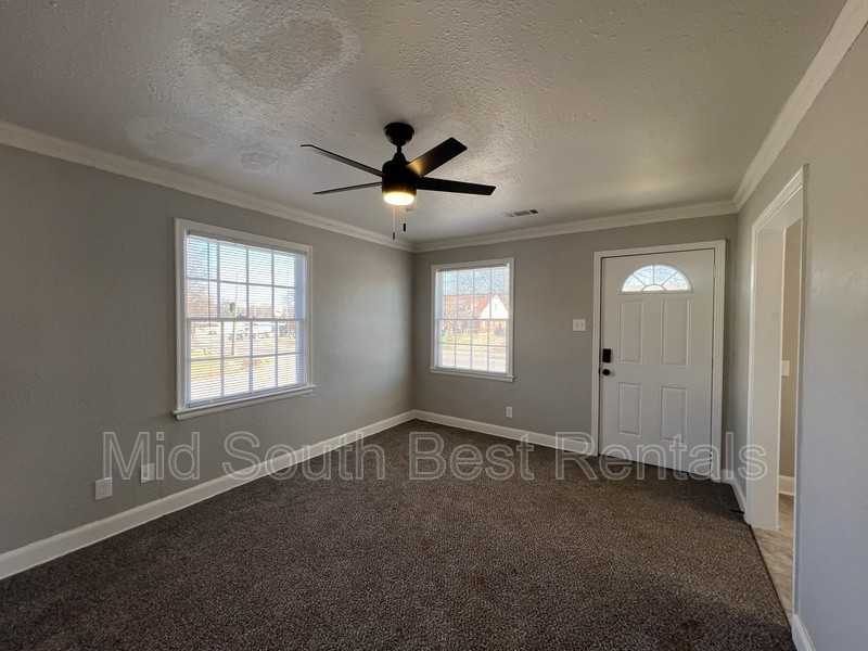1071 Springdale St - Photo 2 of 10