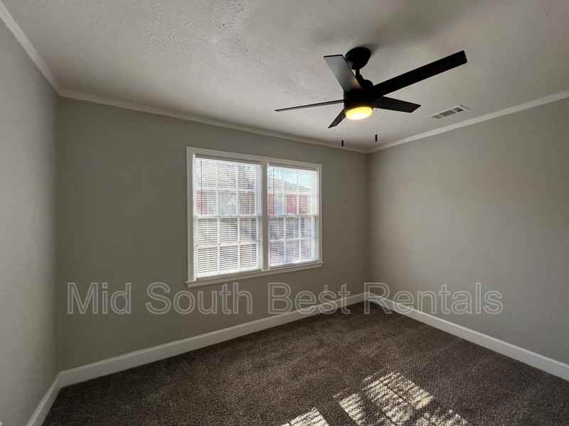 1071 Springdale St - Photo 5 of 10