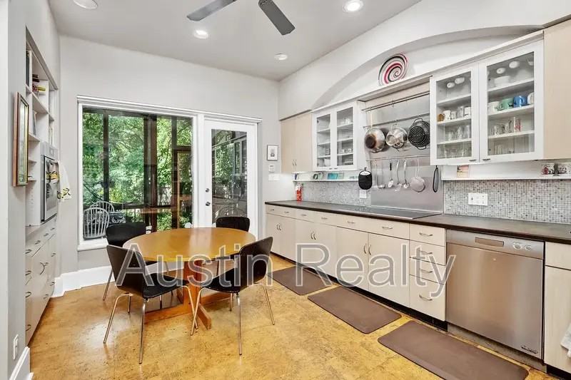 4388 Mcpherson Ave - Photo 3 of 21