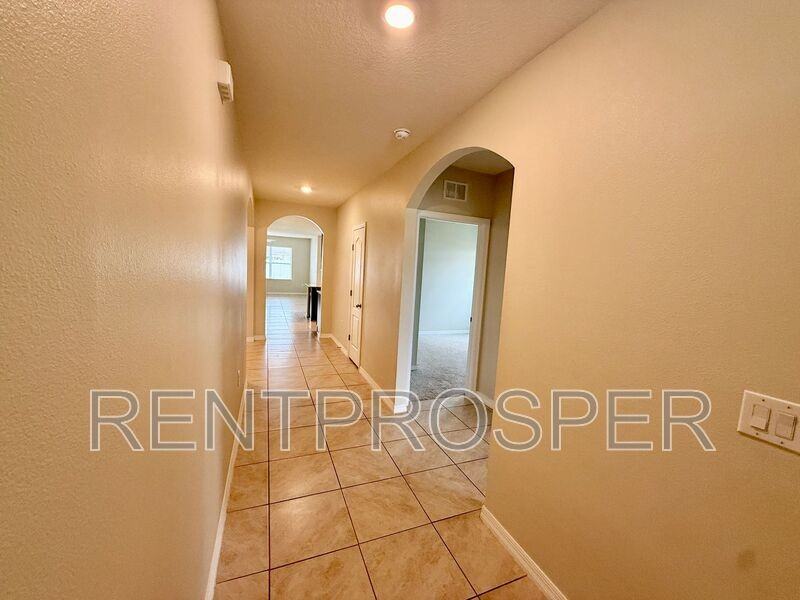 3005 Country Club Cir - Photo 2 of 20