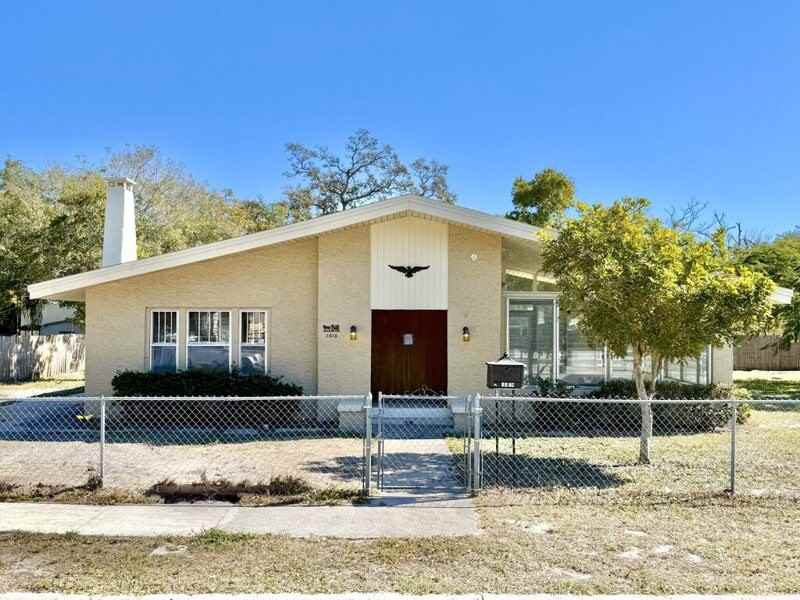 1013 23rd St W - Photo 2 of 50