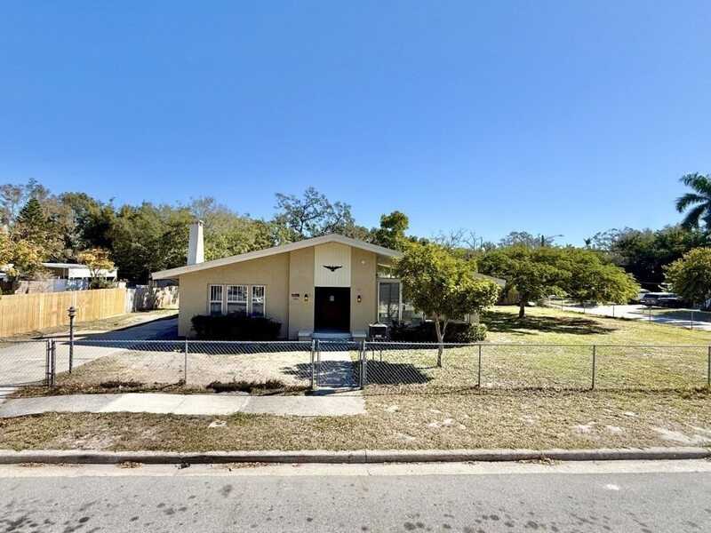 1013 23rd St W - Photo 4 of 50