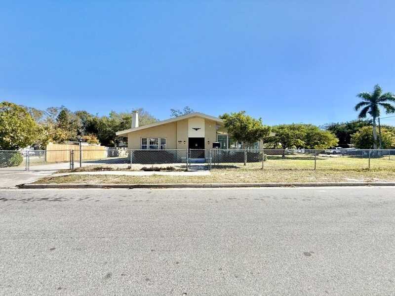 1013 23rd St W - Photo 5 of 50