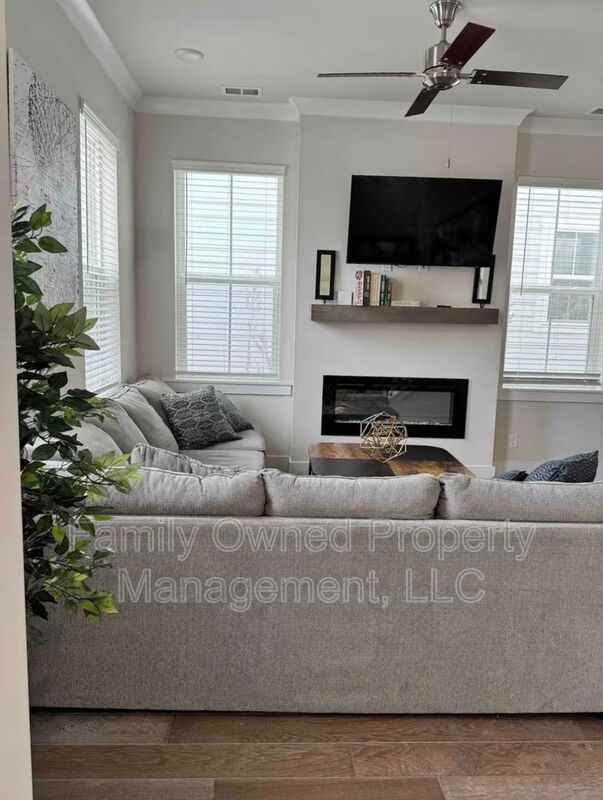 8608 Bowen Corner Ave - Photo 3 of 17