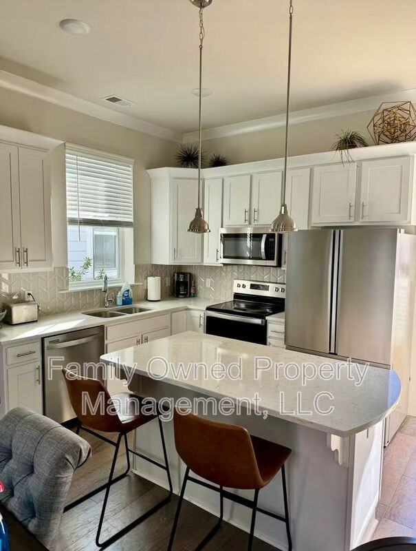 8608 Bowen Corner Ave - Photo 4 of 17