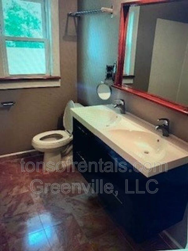 414 Randall St #A - Photo 3 of 9
