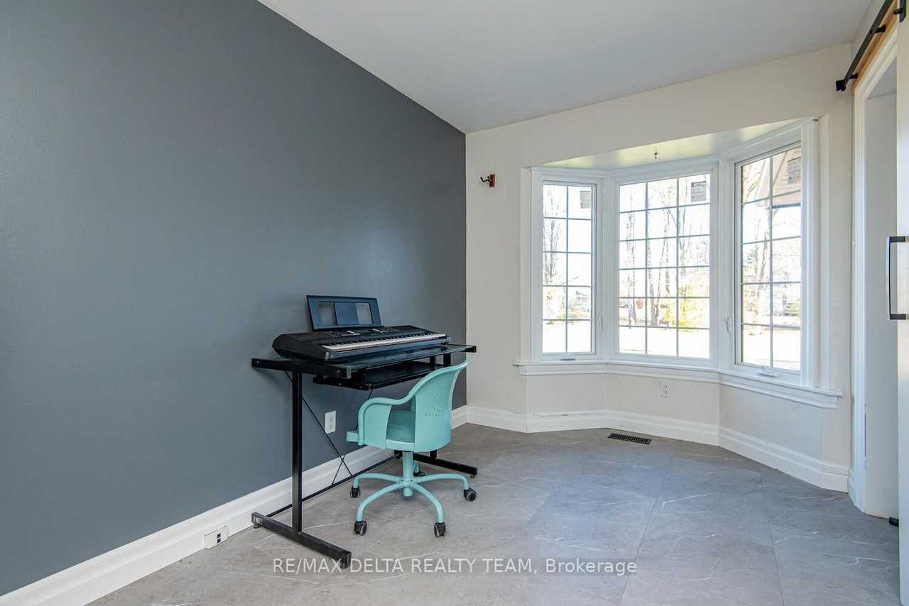 276 Turnstone Crt - Photo 7 of 50