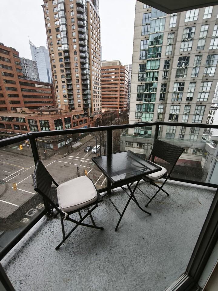 1212 Howe St - Photo 6 of 8