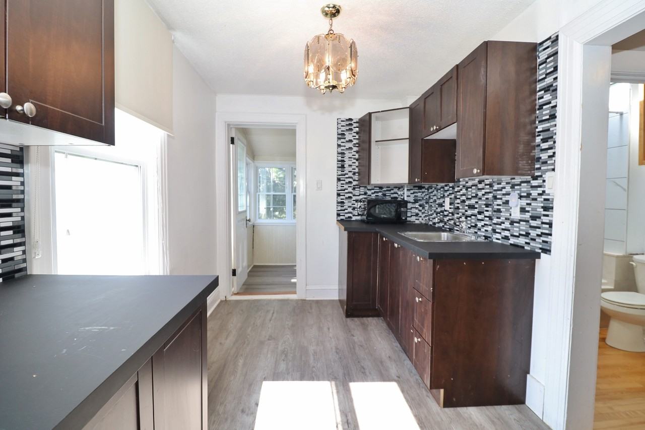 438 Parkdale Ave - Photo 6 of 41