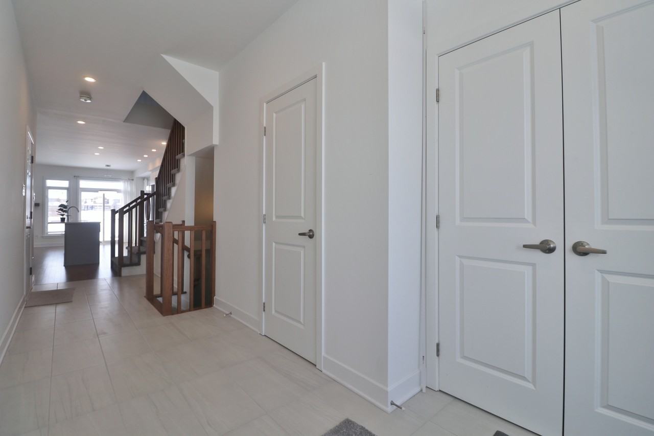 461 Fernside St - Photo 3 of 50