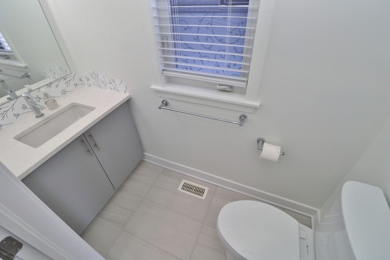 461 Fernside St - Photo 4 of 50