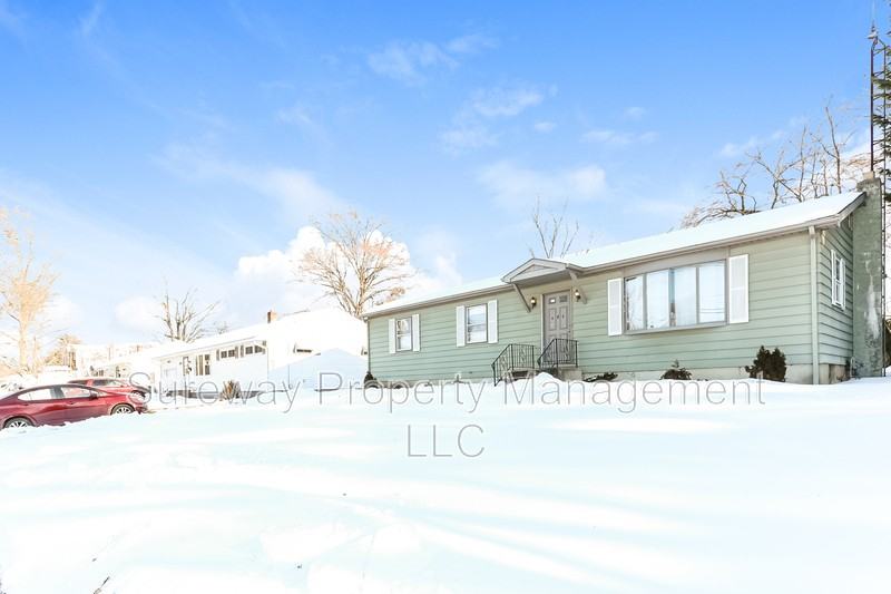 486 Mercer St - Photo 2 of 15