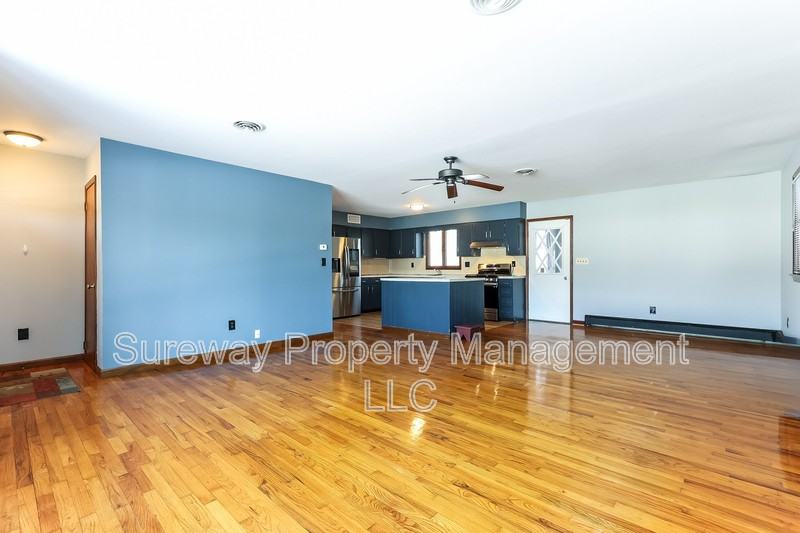 486 Mercer St - Photo 3 of 15