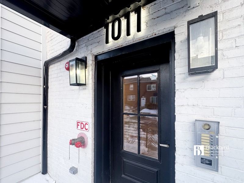 1011 18th St Ne #6 - Photo 2 of 24