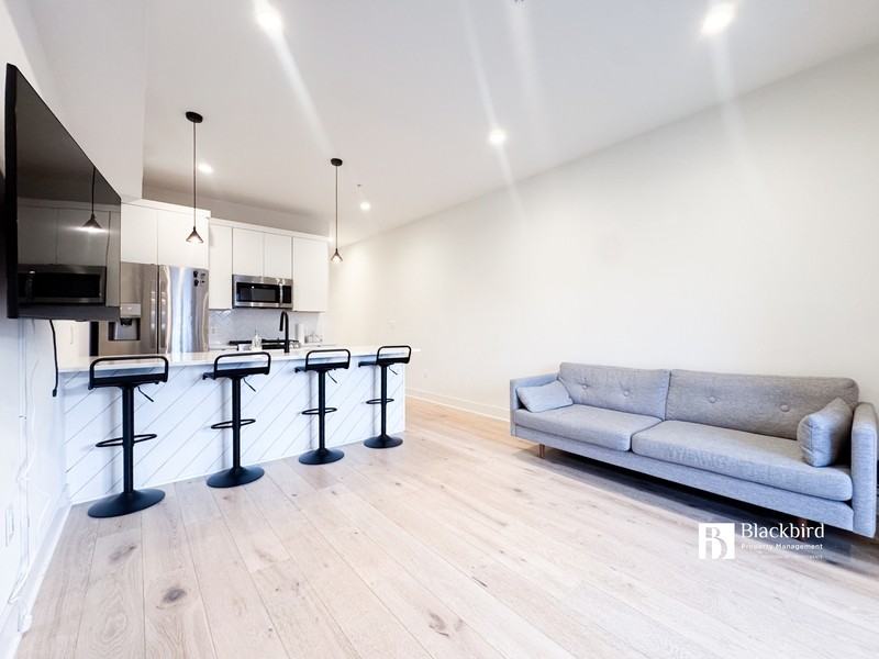 1011 18th St Ne #6 - Photo 4 of 24