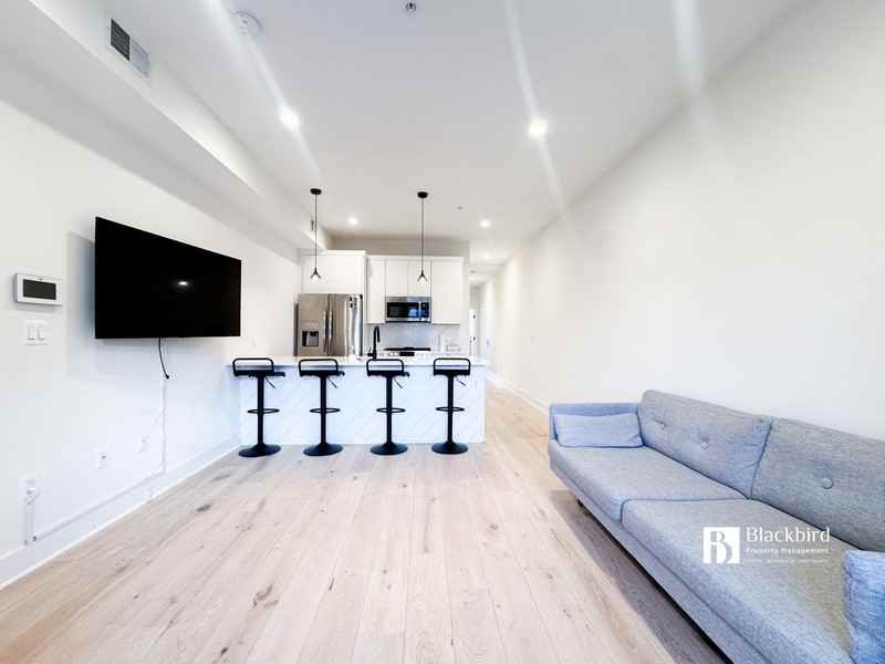 1011 18th St Ne #6 - Photo 5 of 24