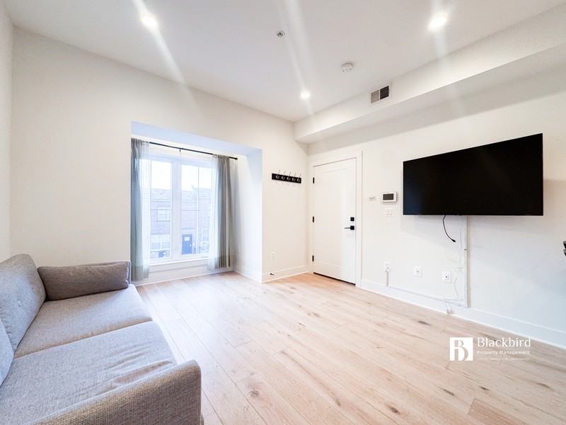 1011 18th St Ne #6 - Photo 7 of 24