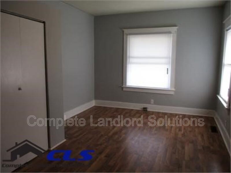 1233 S 10th St - Photo 2 of 5