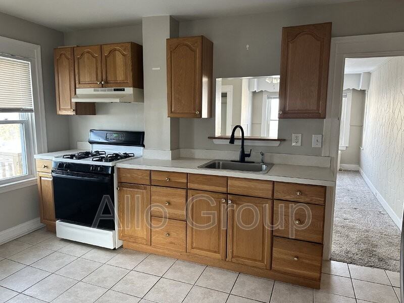 655 Green St #2 - Photo 5 of 12