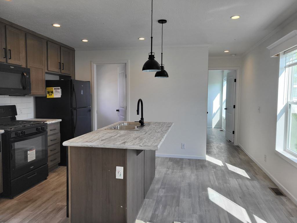 140 Flamingo Dr - Photo 4 of 28