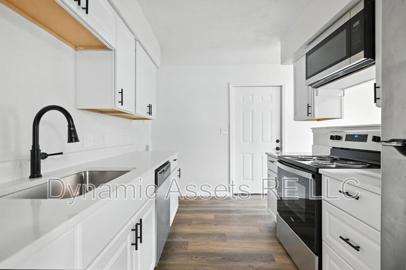 509 E Jefferson St #A - Photo 4 of 24