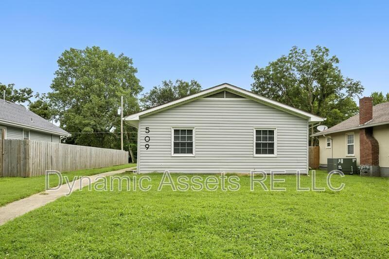 509 E Jefferson St #A - Photo 6 of 24