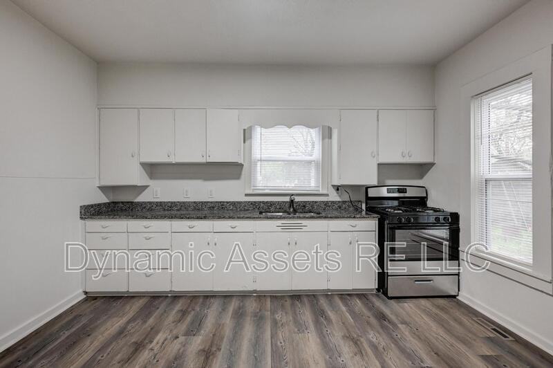 510 W 3rd St #A - Photo 2 of 18