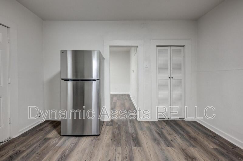 510 W 3rd St #A - Photo 3 of 18