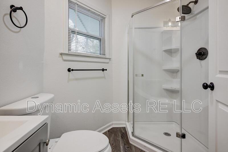 510 W 3rd St #A - Photo 4 of 18