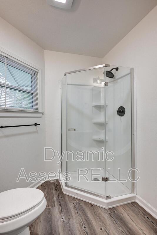 510 W 3rd St #A - Photo 6 of 18