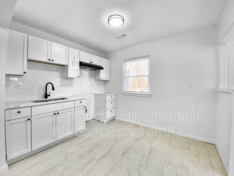 2918 S 51st St - Photo 4 of 14