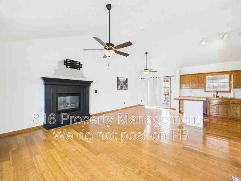 1305 Aspen Dr - Photo 5 of 21