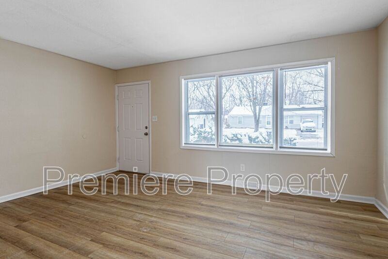 11313 Donnelly Ave - Photo 2 of 12