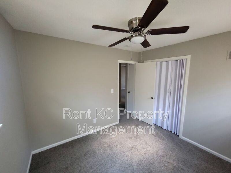 5038 N Topping Ave - Photo 2 of 12