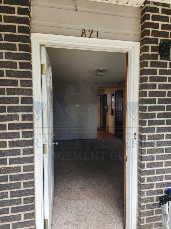 871 N 8th St - Photo 3 of 17