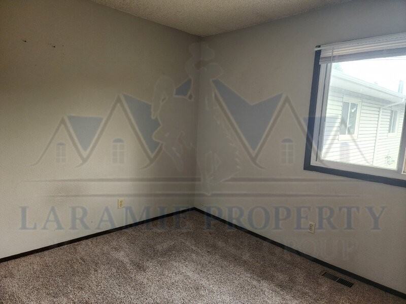 871 N 8th St - Photo 7 of 17