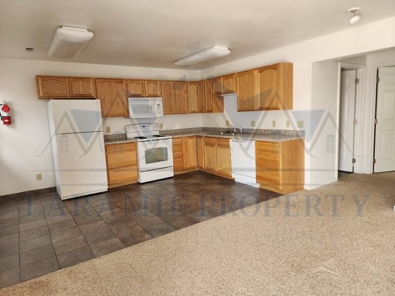 657 N 14th St #C - Photo 4 of 11