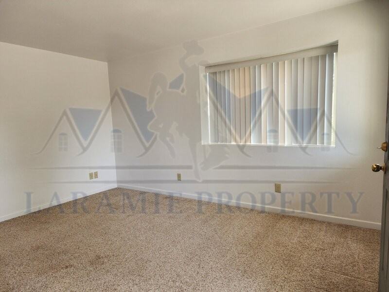 657 N 14th St #C - Photo 6 of 11