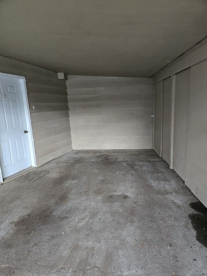 4720 Southeast 52nd Avenue #B - Photo 4 of 19