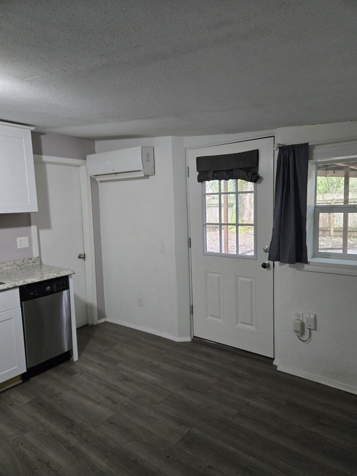 4720 Southeast 52nd Avenue #B - Photo 7 of 19