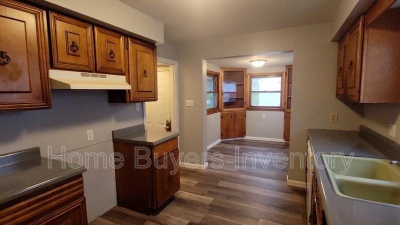 236 Hilton Ave - Photo 4 of 10