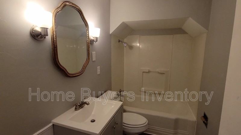 236 Hilton Ave - Photo 5 of 10