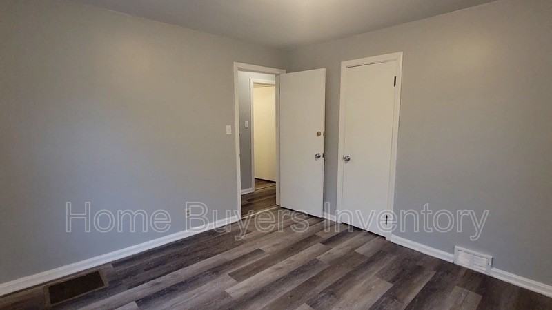 236 Hilton Ave - Photo 7 of 10