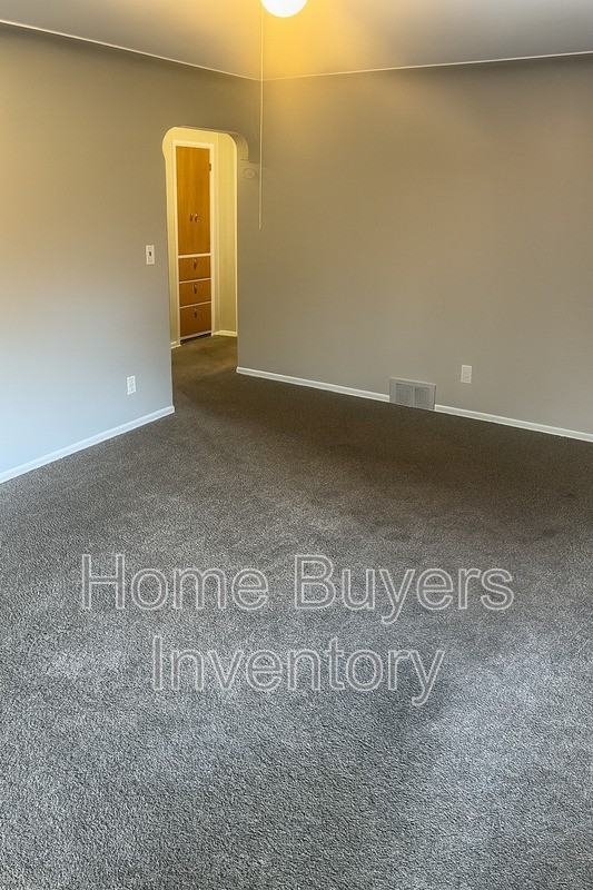 2235 Ridgelawn Ave - Photo 2 of 14