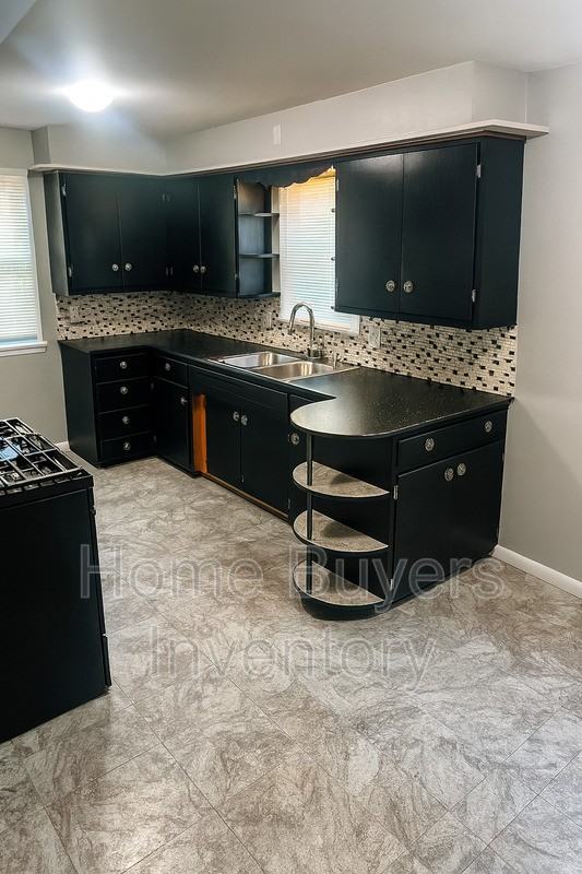 2235 Ridgelawn Ave - Photo 5 of 14