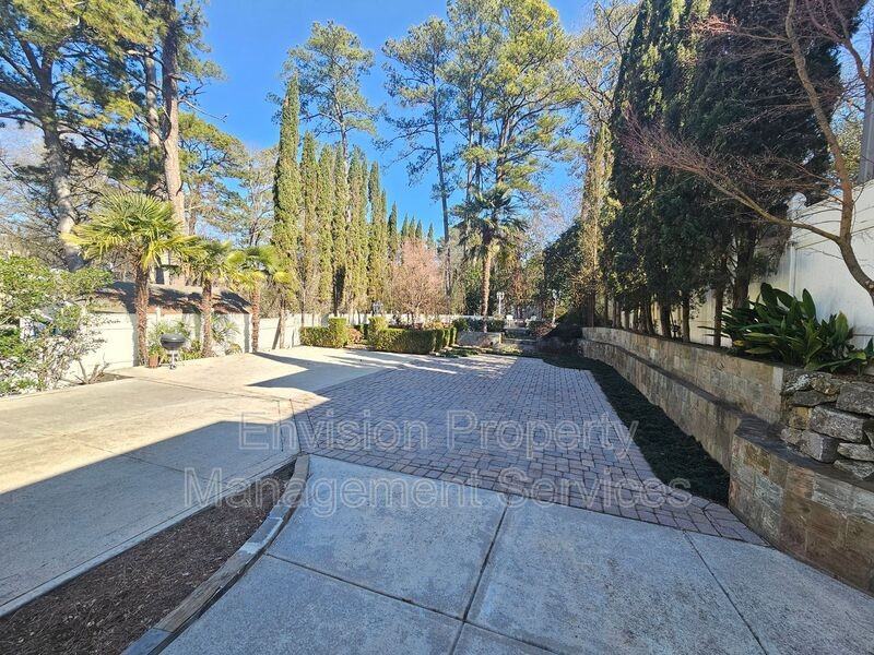 1761 Monroe Dr Ne - Photo 3 of 35