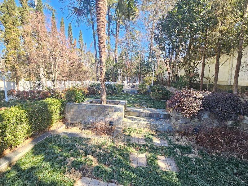 1761 Monroe Dr Ne - Photo 4 of 35