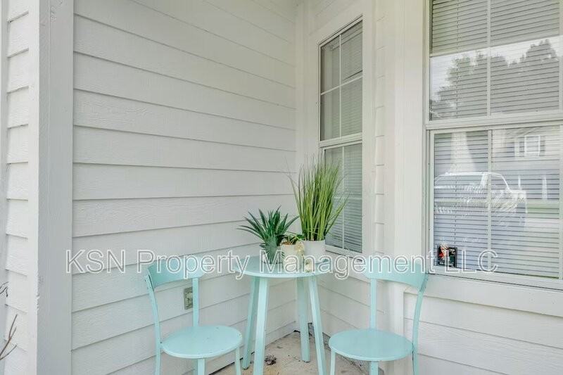 7322 Grant St - Photo 3 of 32