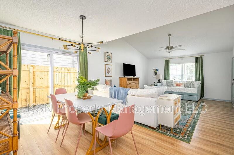 7322 Grant St - Photo 6 of 32