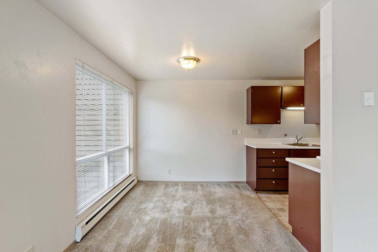 12520 Roosevelt Way Northeast #402 - Photo 6 of 18